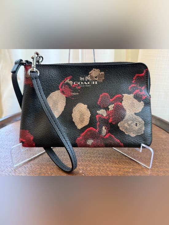 Coach Handbags - 🥀 Coach Halftone Floral Corner Zip Wristlet F65064